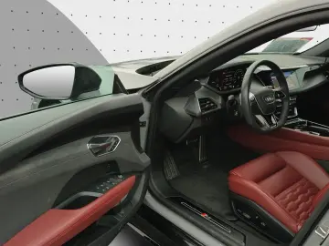 AUDI RS e-tron GT quattro