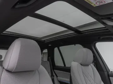 BMW X5 xD50e M Sport Panorama 360 HUD DAB H K SoftCL