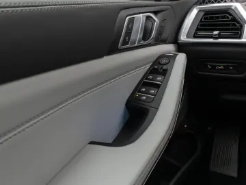 BMW X5 xD50e M Sport Panorama 360 HUD DAB H K SoftCL