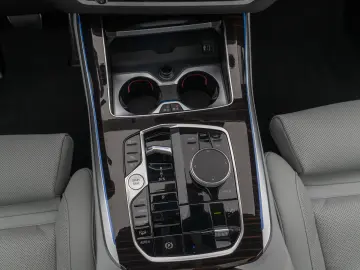 BMW X5 xD50e M Sport Panorama 360 HUD DAB H K SoftCL