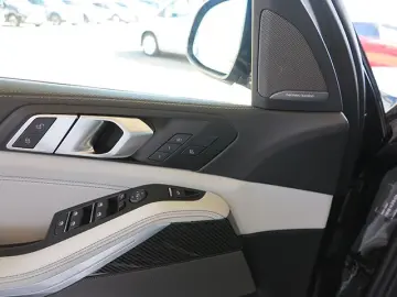 BMW X5 xDrive 30d Mild-Hybrid M Sport   Navi   LED