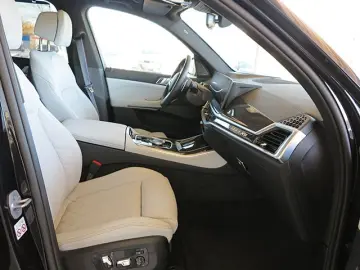 BMW X5 xDrive 30d Mild-Hybrid M Sport   Navi   LED