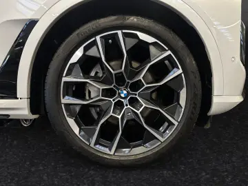 BMW X7 xDrive40d M Sport AHK SkyLounge 22 LMR Autoba