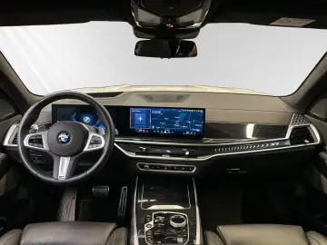 BMW X7 xDrive40d M Sport AHK SkyLounge 22 LMR Autoba