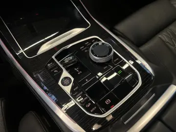 BMW X7 xDrive40d M Sport AHK SkyLounge 22 LMR Autoba