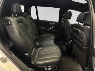 BMW X7 xDrive40d M Sport AHK SkyLounge 22 LMR Autoba