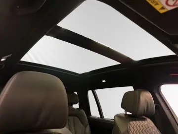 BMW X7 xDrive40d M Sport AHK SkyLounge 22 LMR Autoba