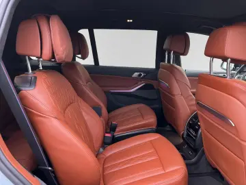 BMW X7 xDrive40d M Sport Pro SkyLounge AHK 22 LMR