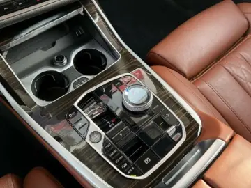 BMW X7 xDrive40d SAG M Sport AHK SHZ MASS PanoSky