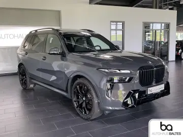 BMW X7 xDrive 40d M Sport Pro 22  Pano HK Soft Ico