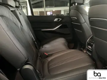 BMW X7 xDrive 40d M Sport Pro 22  Pano HK Soft Ico
