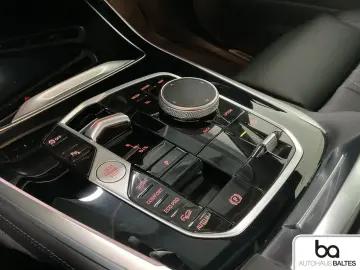 BMW X7 xDrive 40d M Sport Pro 22  Pano HK Soft Ico