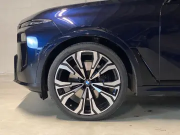 BMW X7 M60 i