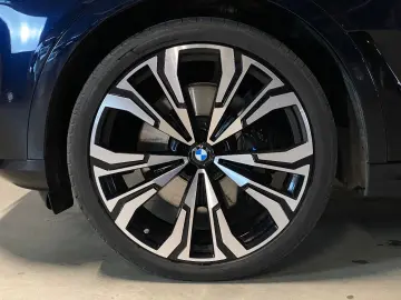 BMW X7 M60 i