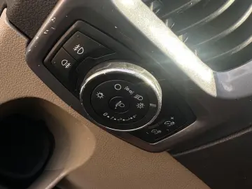 Ford Tourneo Custom 300 L2H1 VA Titanium