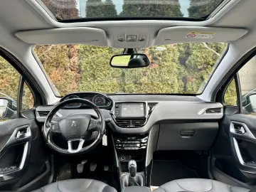 Peugeot 2008  121000 km  panoramic  navigatie  garantie rate