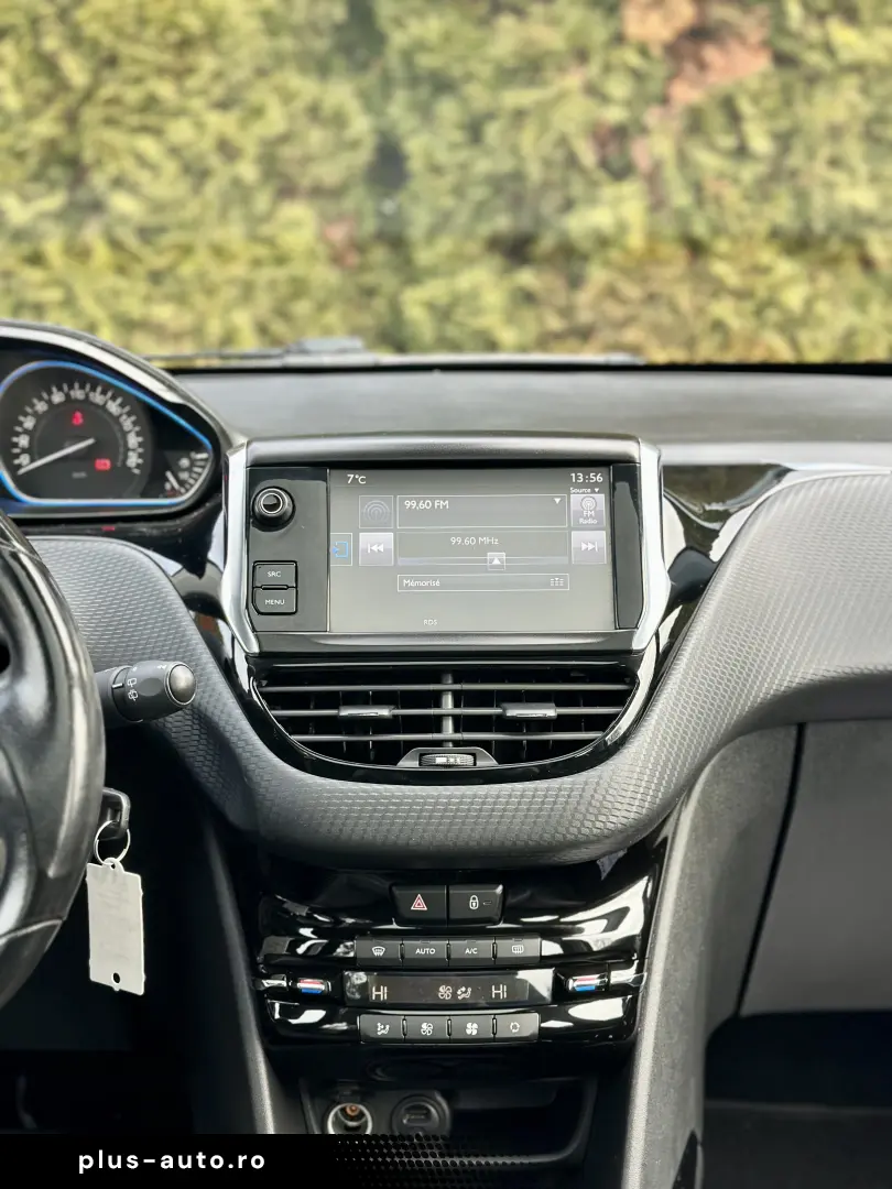 Peugeot 2008  121000 km  panoramic  navigatie  garantie rate