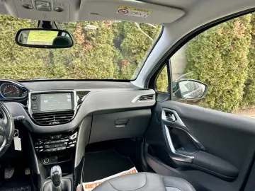 Peugeot 2008  121000 km  panoramic  navigatie  garantie rate