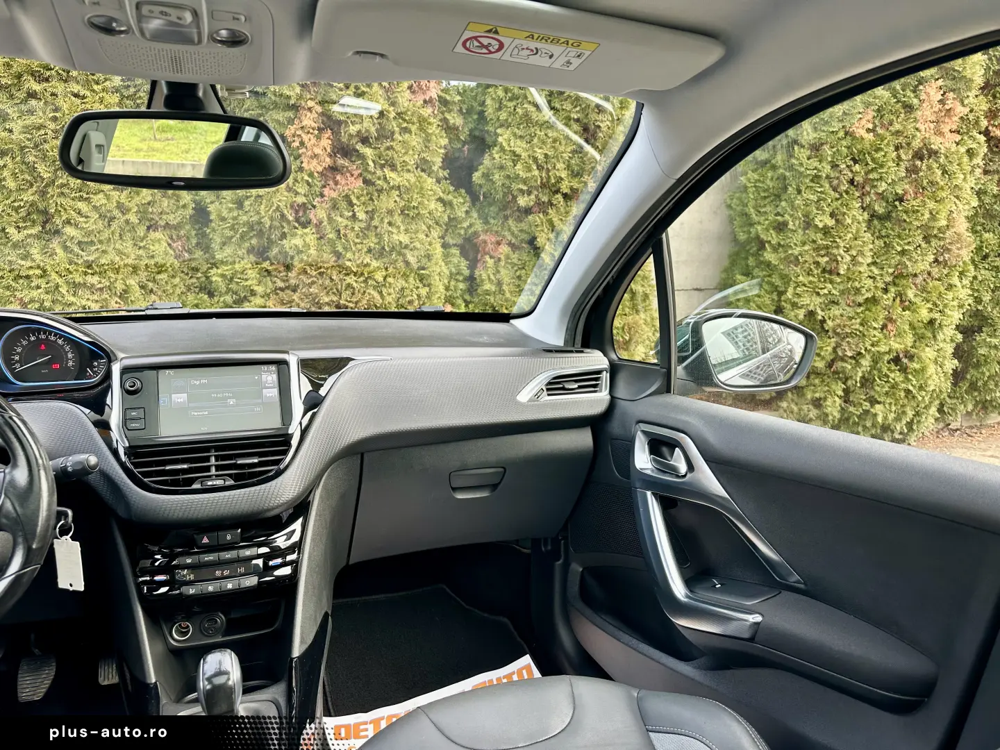 Peugeot 2008  121000 km  panoramic  navigatie  garantie rate