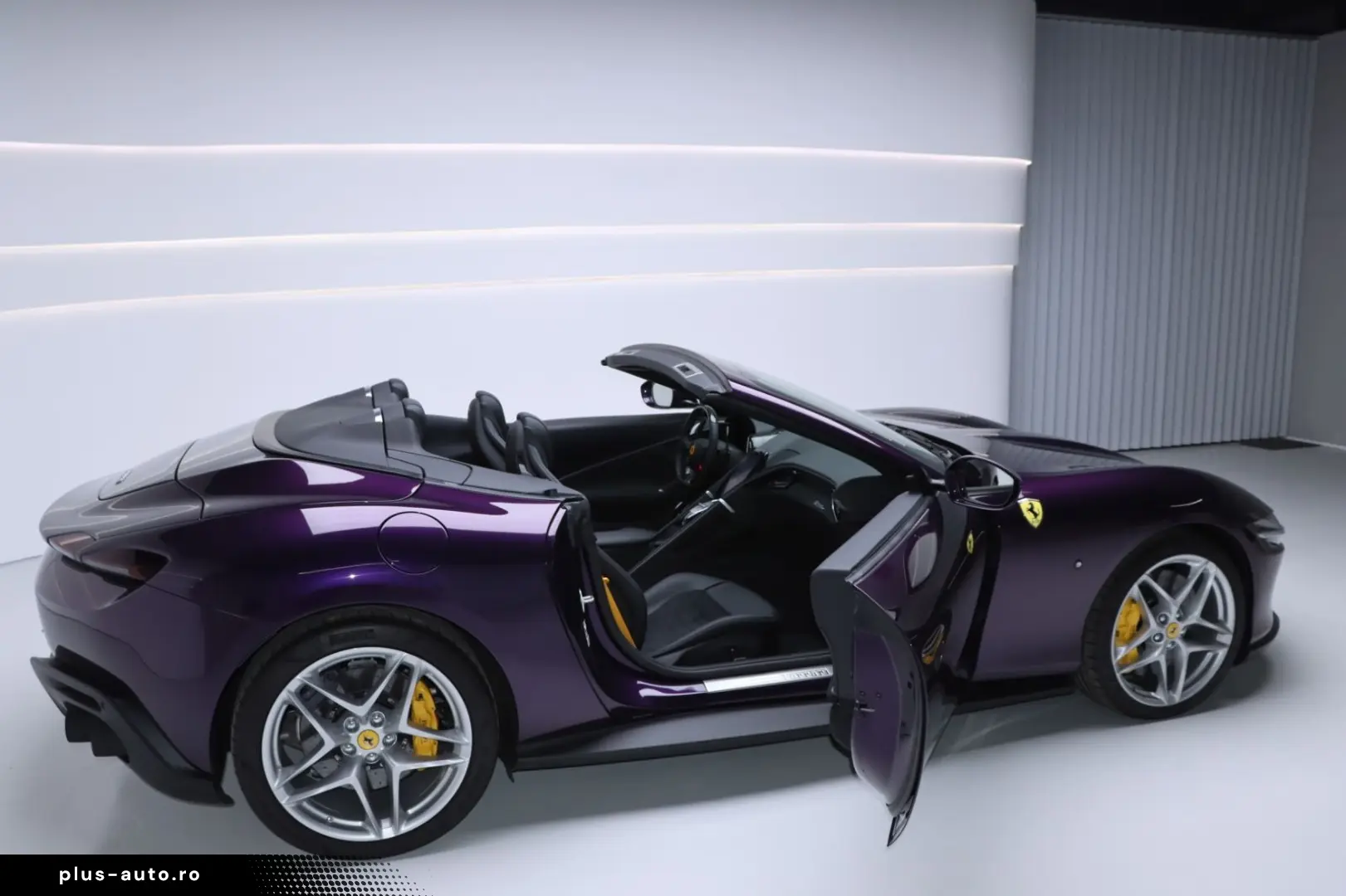 FERRARI Roma Spider Viola Hongkong Giallo Carbon Daytona