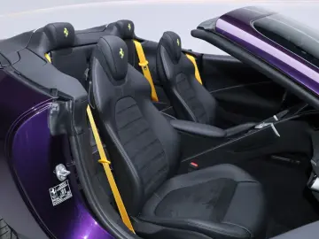 FERRARI Roma Spider Viola Hongkong Giallo Carbon Daytona