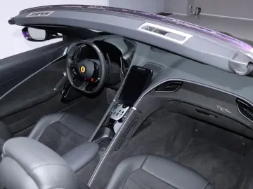 FERRARI Roma Spider Viola Hongkong Giallo Carbon Daytona