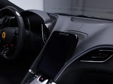 FERRARI Roma Spider Viola Hongkong Giallo Carbon Daytona