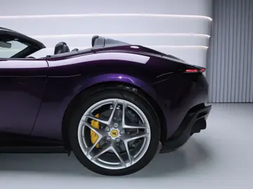 FERRARI Roma Spider Viola Hongkong Giallo Carbon Daytona