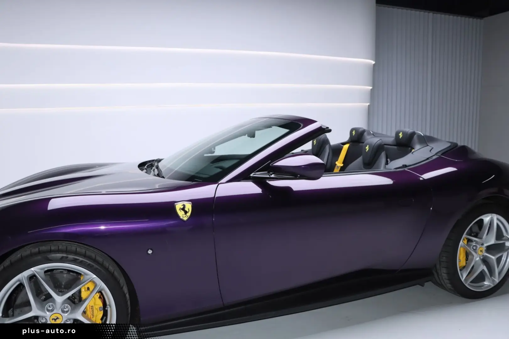 FERRARI Roma Spider Viola Hongkong Giallo Carbon Daytona