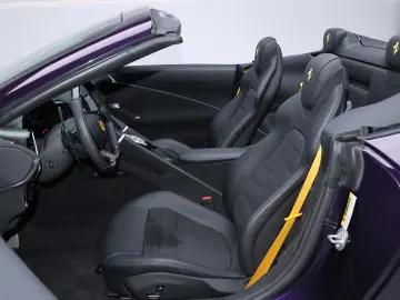 FERRARI Roma Spider Viola Hongkong Giallo Carbon Daytona