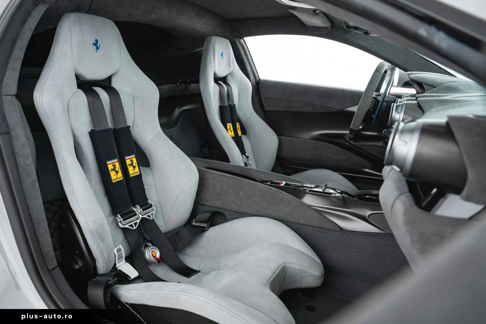 FERRARI 812 Competizione  Tailor Made