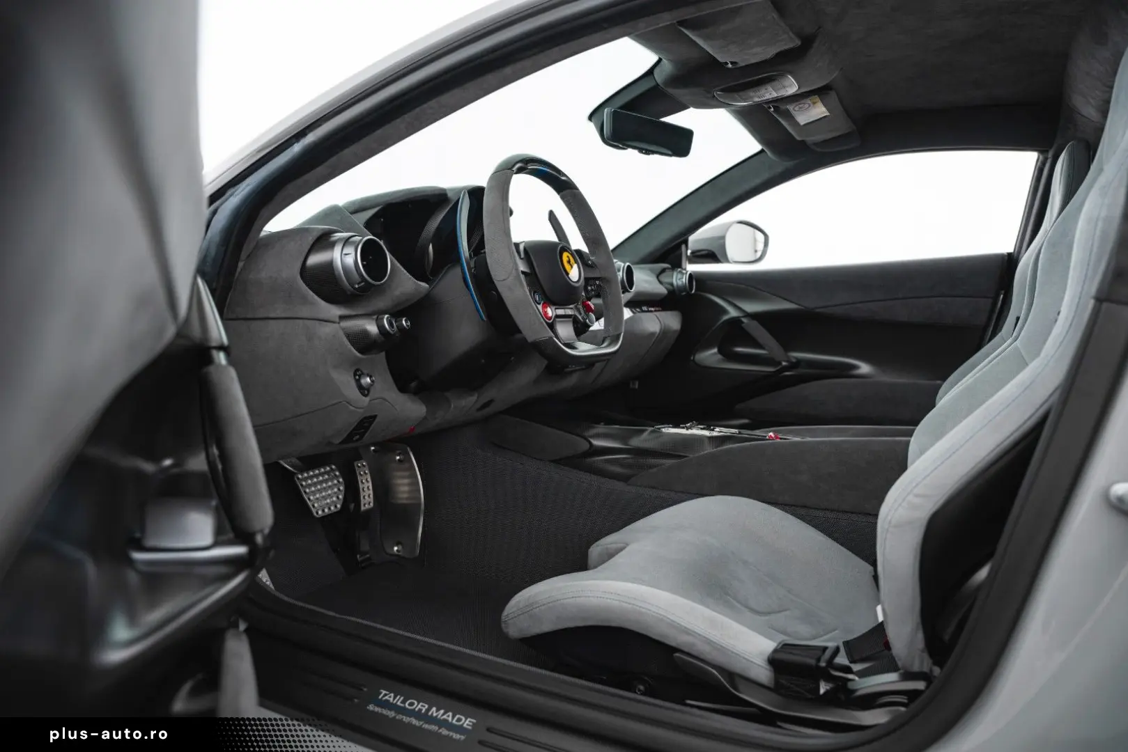 FERRARI 812 Competizione  Tailor Made