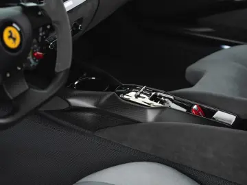 FERRARI 812 Competizione  Tailor Made