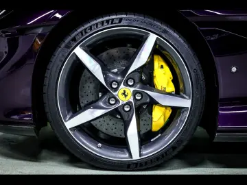 FERRARI Portofino M VIOLA HONG KONG CARBON JBL MAGNERIDE