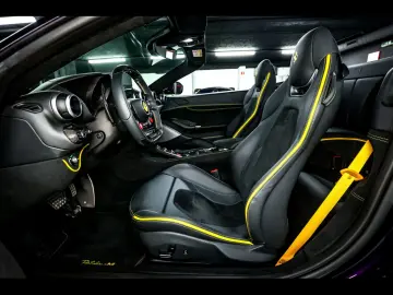 FERRARI Portofino M VIOLA HONG KONG CARBON JBL MAGNERIDE