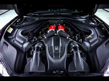 FERRARI Portofino M VIOLA HONG KONG CARBON JBL MAGNERIDE