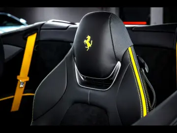 FERRARI Portofino M VIOLA HONG KONG CARBON JBL MAGNERIDE