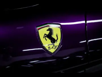 FERRARI Portofino M VIOLA HONG KONG CARBON JBL MAGNERIDE