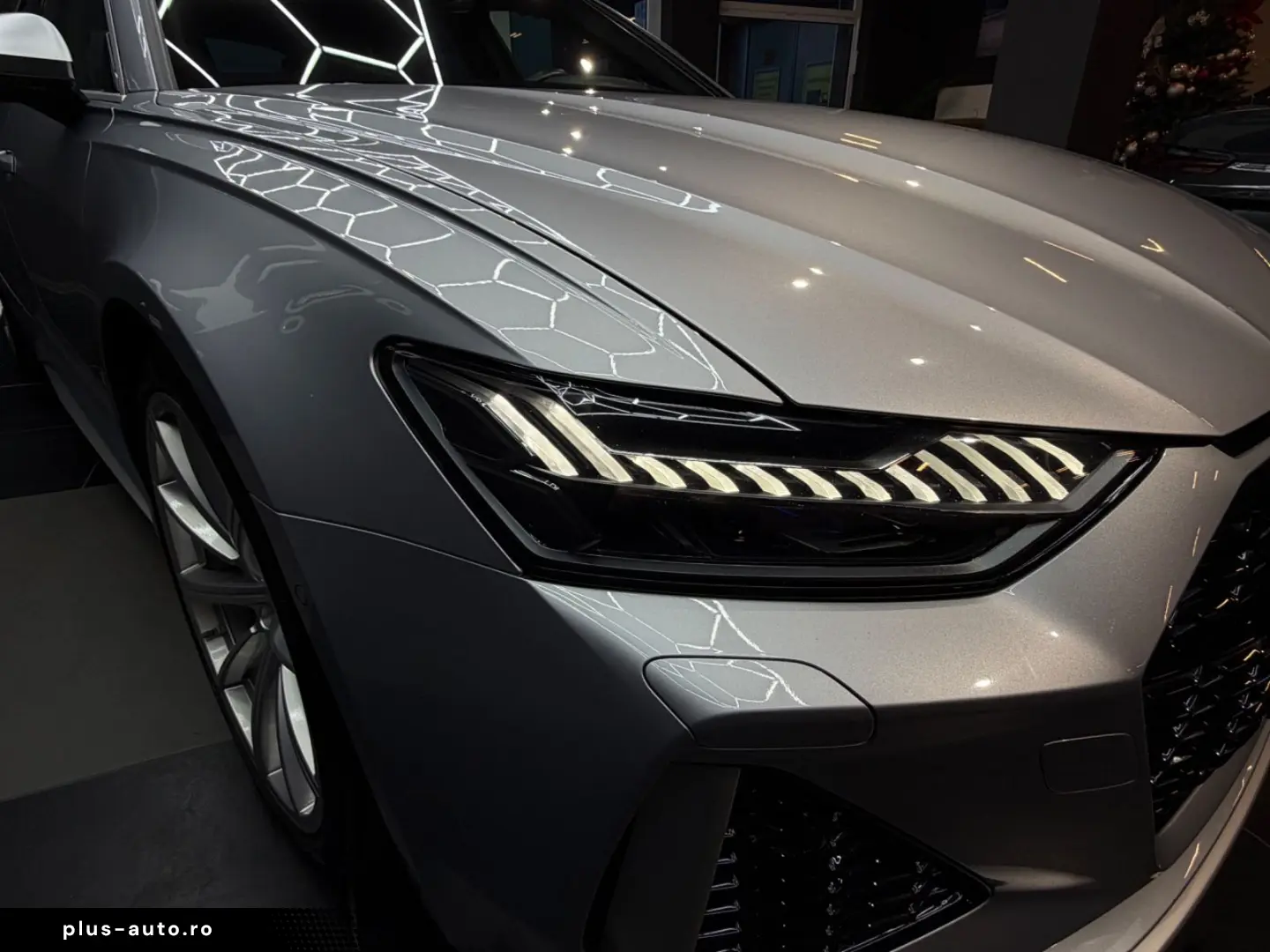 AUDI RS6 4.0 TFSI PANO B&O HEADUP AHK STANDHEIZUNG