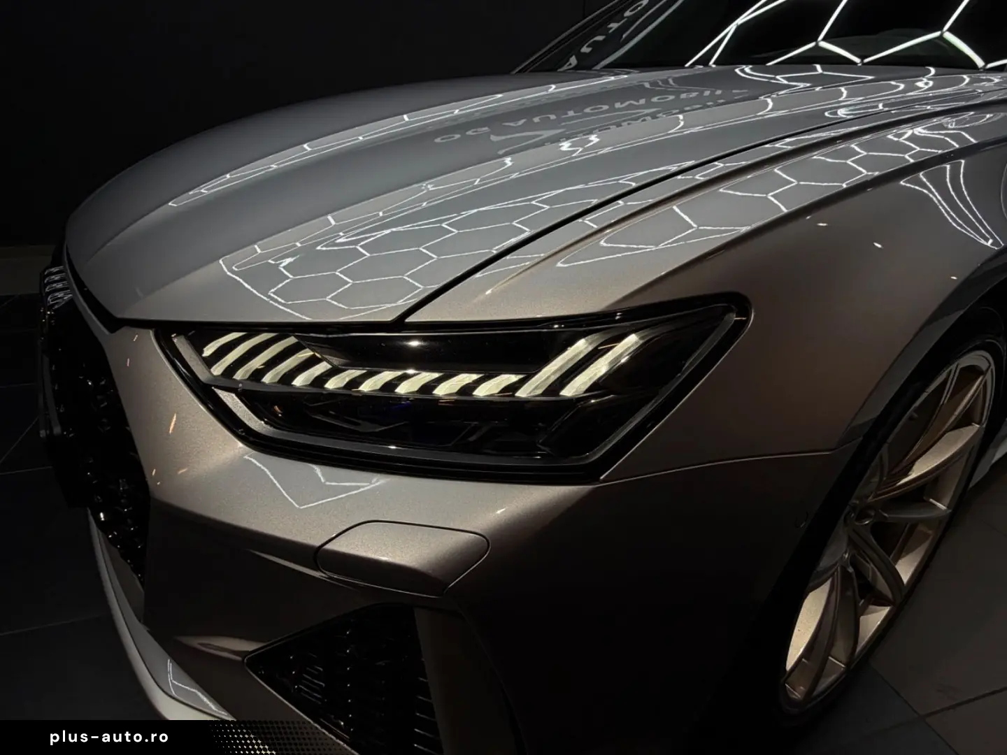 AUDI RS6 4.0 TFSI PANO B&O HEADUP AHK STANDHEIZUNG