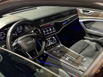 AUDI RS6 4.0 TFSI PANO B&O HEADUP AHK STANDHEIZUNG