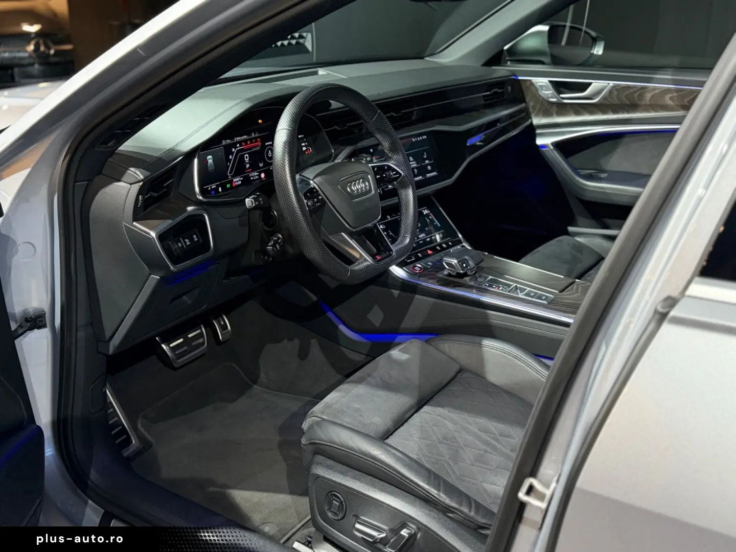 AUDI RS6 4.0 TFSI PANO B&O HEADUP AHK STANDHEIZUNG