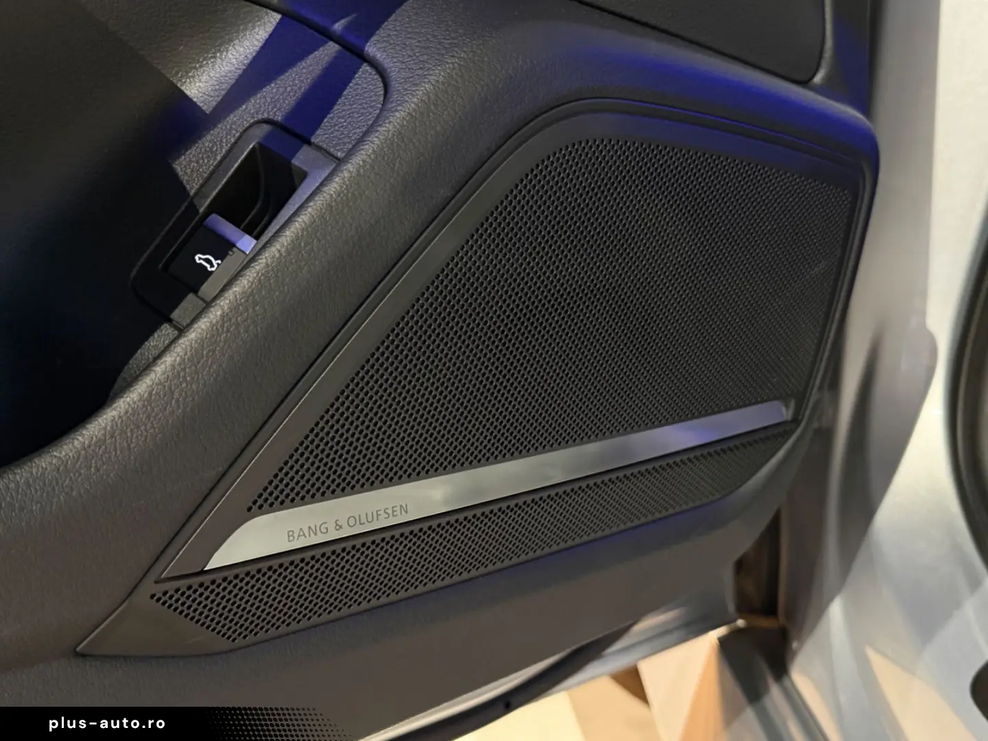 AUDI RS6 4.0 TFSI PANO B&O HEADUP AHK STANDHEIZUNG