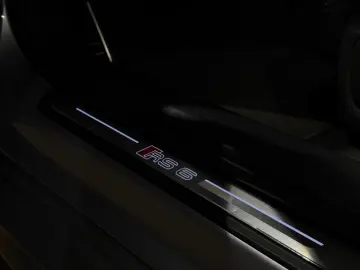 AUDI RS6 4.0 TFSI PANO B&O HEADUP AHK STANDHEIZUNG