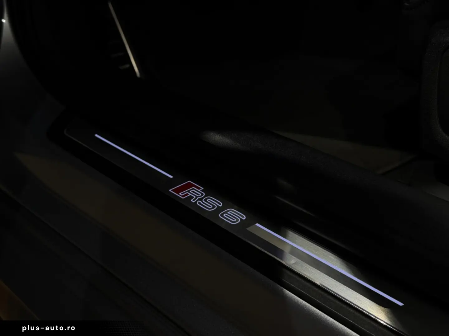 AUDI RS6 4.0 TFSI PANO B&O HEADUP AHK STANDHEIZUNG