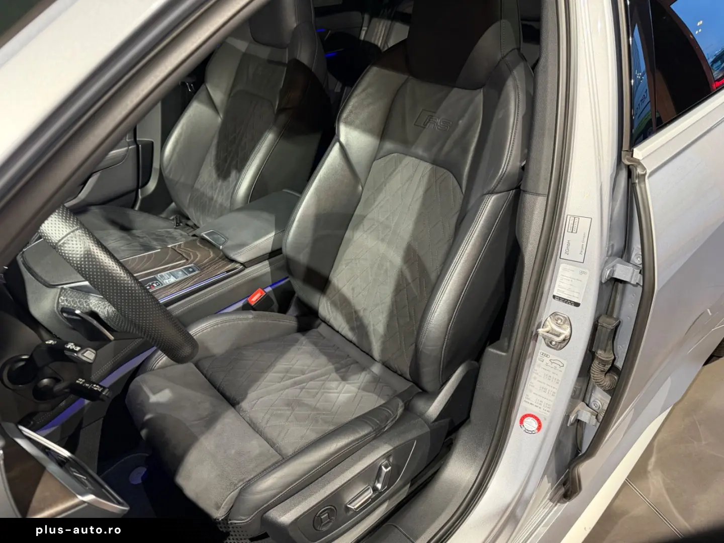 AUDI RS6 4.0 TFSI PANO B&O HEADUP AHK STANDHEIZUNG