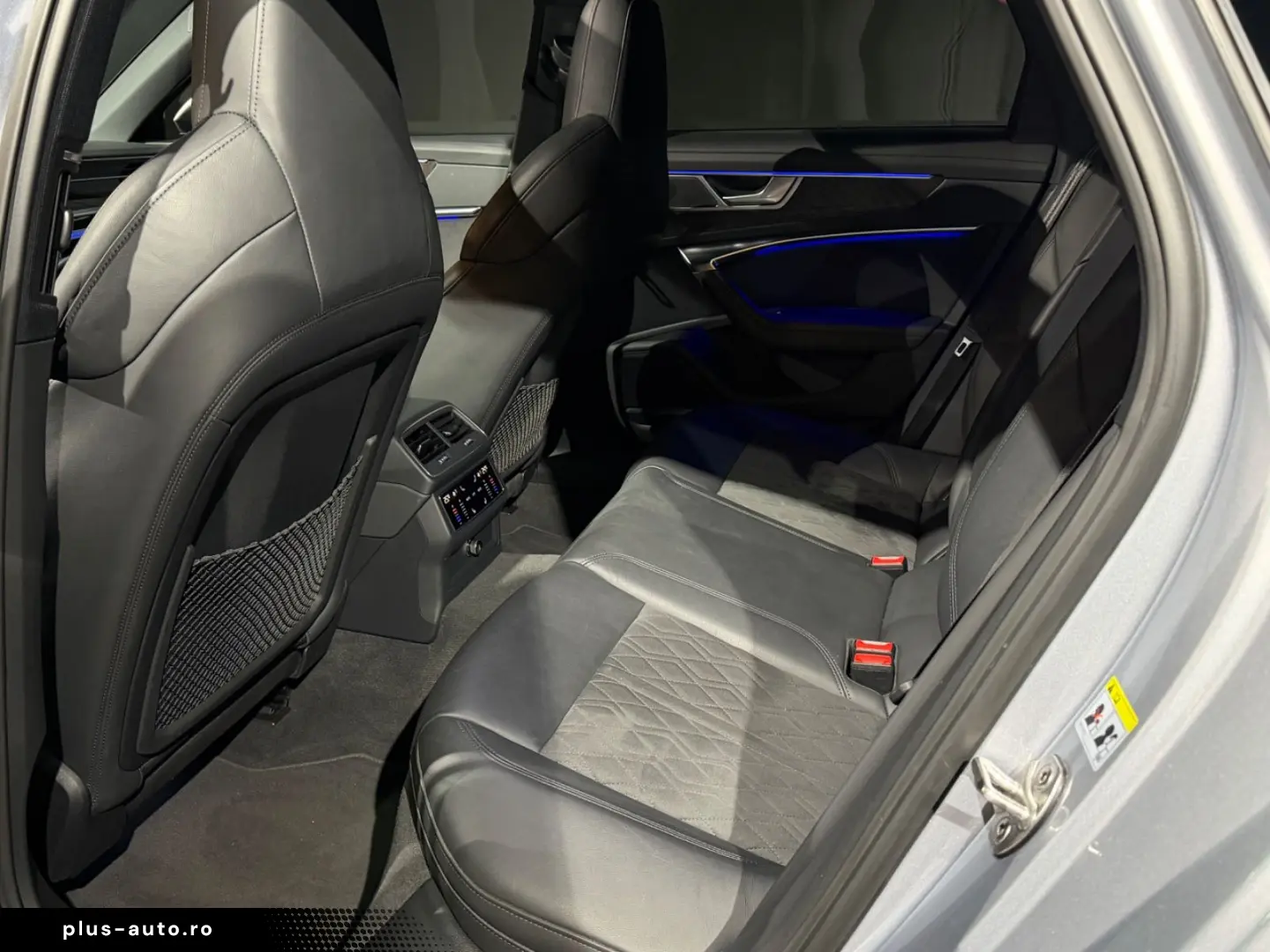 AUDI RS6 4.0 TFSI PANO B&O HEADUP AHK STANDHEIZUNG