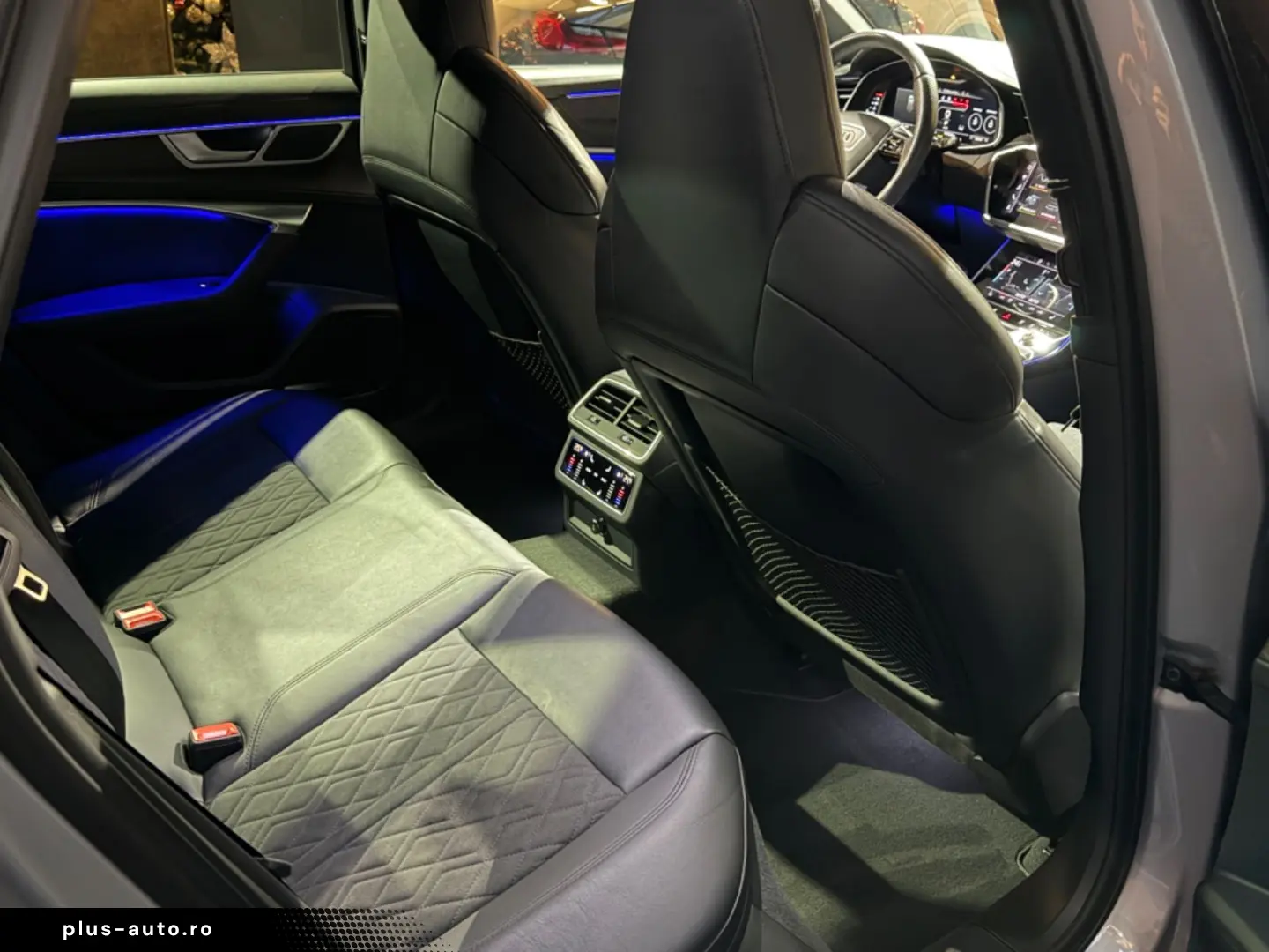 AUDI RS6 4.0 TFSI PANO B&O HEADUP AHK STANDHEIZUNG