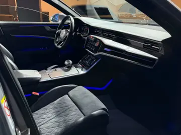 AUDI RS6 4.0 TFSI PANO B&O HEADUP AHK STANDHEIZUNG