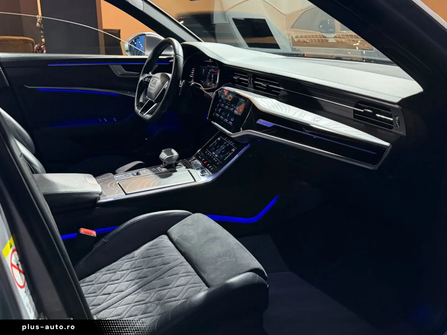 AUDI RS6 4.0 TFSI PANO B&O HEADUP AHK STANDHEIZUNG